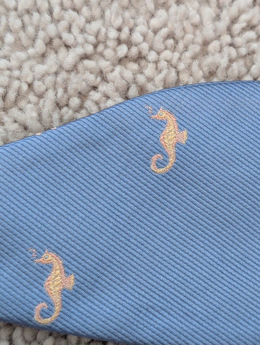 J. McLaughlin Blue Coral Seahorse Bow Tie Nautical Beach 100% Silk Adjustable - Picture 5 of 9